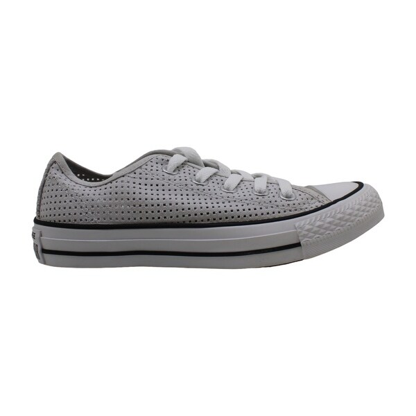 lacing converse sneakers