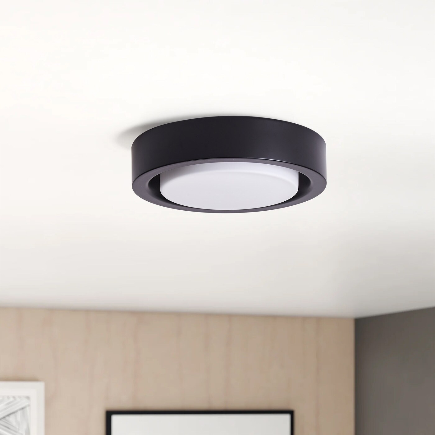 Ceiling light round shape outlet