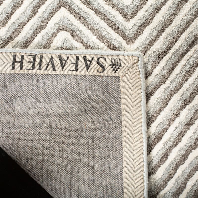 SAFAVIEH Handmade Soho Shira Chevron N.Z. Wool Rug