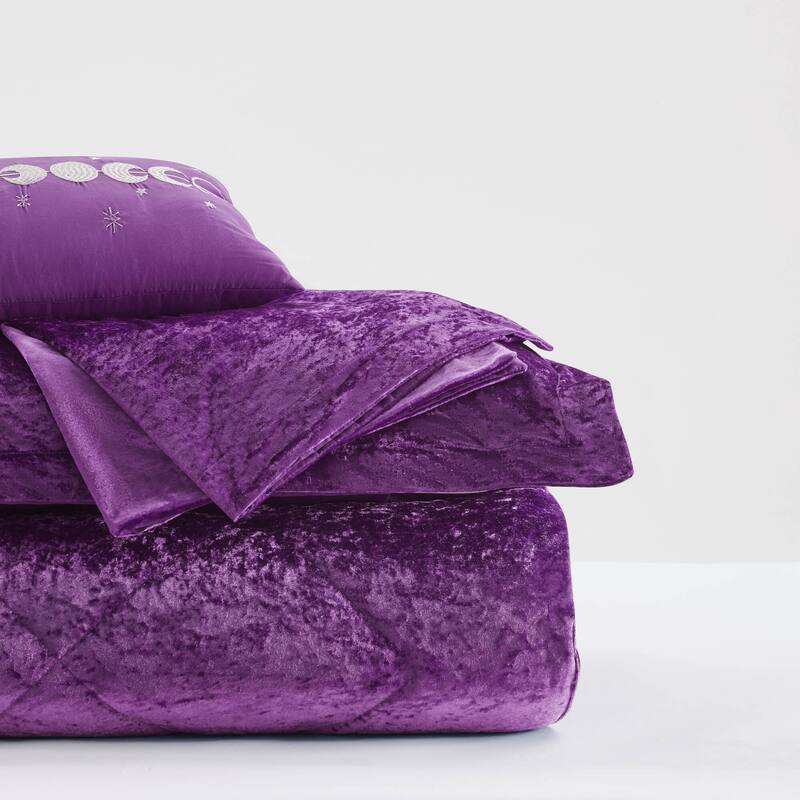Intelligent Design Isabel Velvet Comforter Set