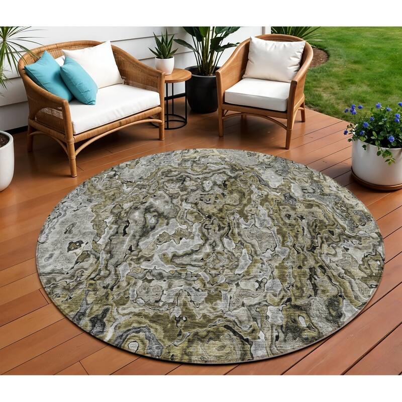 HomeRoots Abstract Transitional Rectangle Outdoor Rug - 8' Round