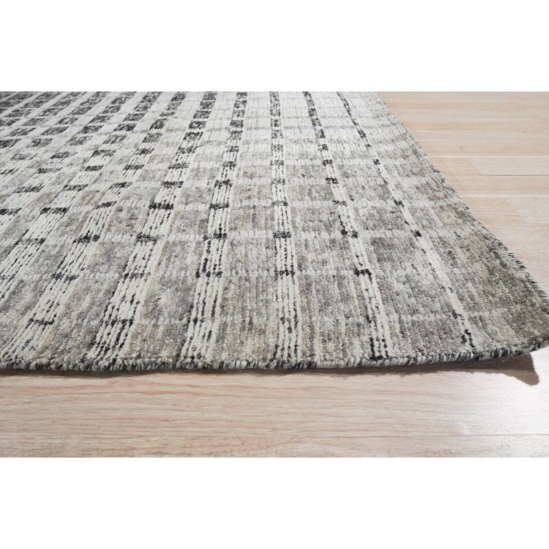 Hand-Knotted Bamboo Silk High Low Rug, 7'9 x 9'9, White Area Rug, Stylish Soft Texture for Modern Interiors - L