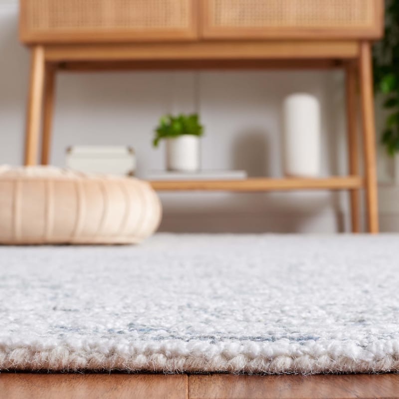SAFAVIEH Handmade Ebony Fanita Modern Rug