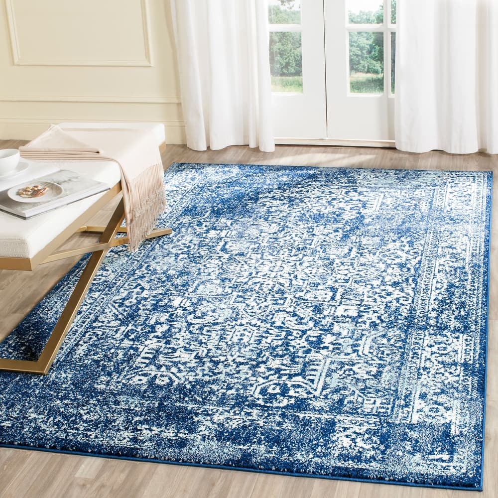 SAFAVIEH Evoke Pety Vintage Distressed Rug