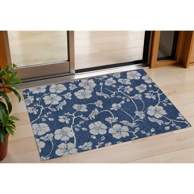 HomeRoots Floral Transitional Rectangle Outdoor Rug - 3' x 5'