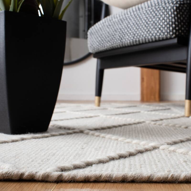 SAFAVIEH Handmade Casablanca Caty Moroccan Wool Tassel Rug