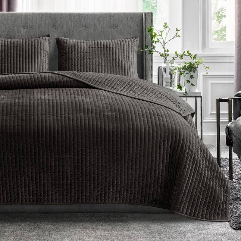 Wonderful Velvet 3 Piece Quilt Set