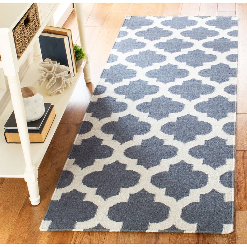 SAFAVIEH Handmade Flatweave Dhurries Bethan Modern Moroccan Wool Rug - 2'6" x 7' Runner - Blue/Ivory