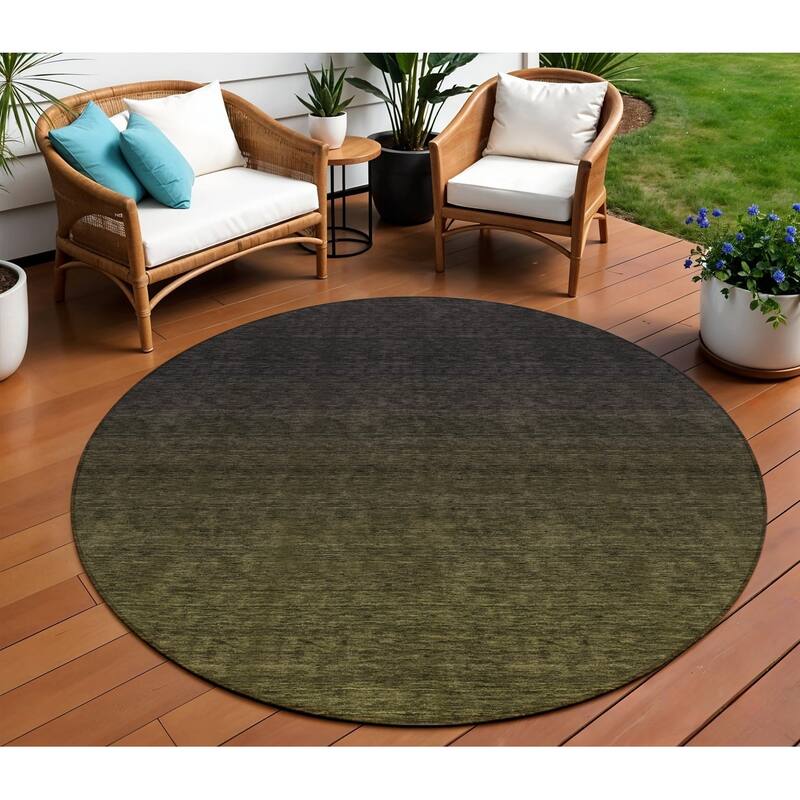 HomeRoots Abstract Transitional Rectangle Outdoor Rug - 8' Round