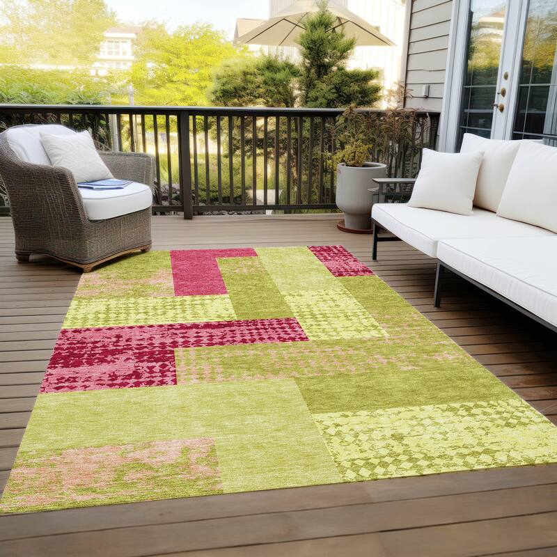 Machine Washable Indoor/ Outdoor Modern Blocks Chantille Rug