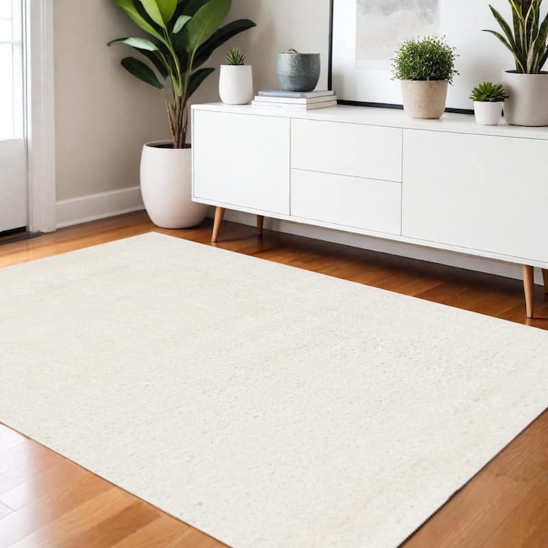 HomeRoots Solid Color Modern Rectangle Area Rug - 4' X 6' - 4' X 6'