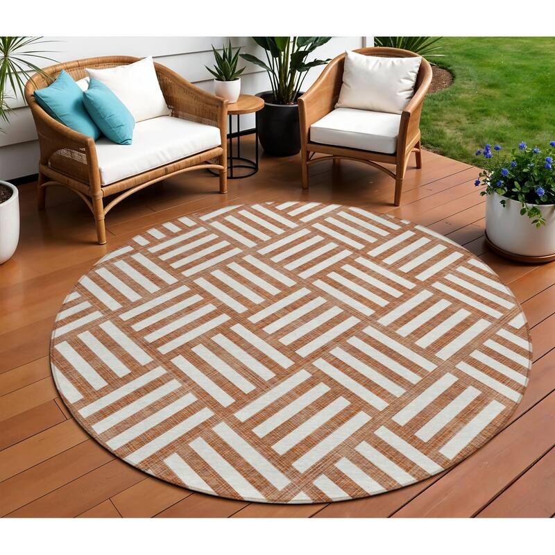 HomeRoots Geometric Transitional Rectangle Outdoor Rug - 8' Round