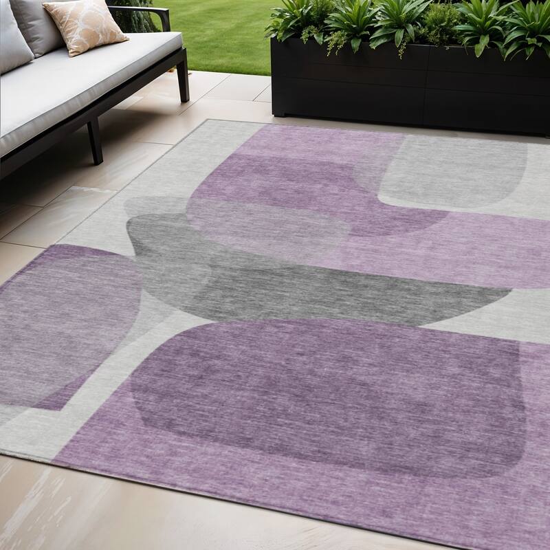 HomeRoots Abstract Transitional Rectangle Outdoor Rug - 5' X 8'
