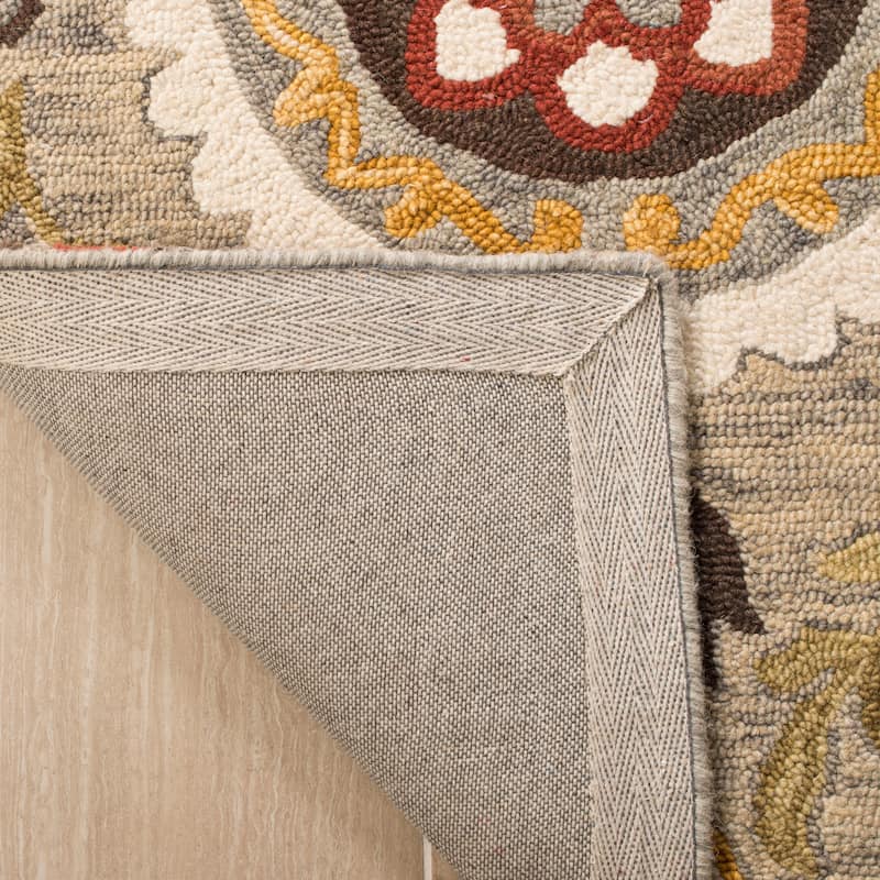 SAFAVIEH Handmade Suzani Bianca Boho Tribal Wool Rug
