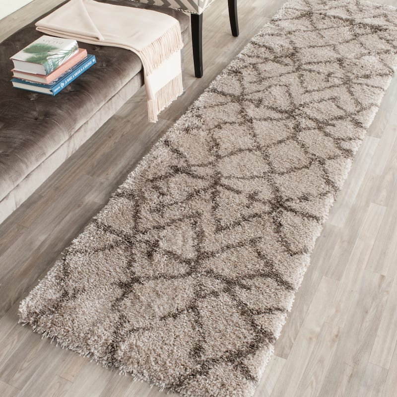 SAFAVIEH Belize Shag Snezana 2-inch Thick Rug - 2'3" x 9' Runner - Taupe/Grey