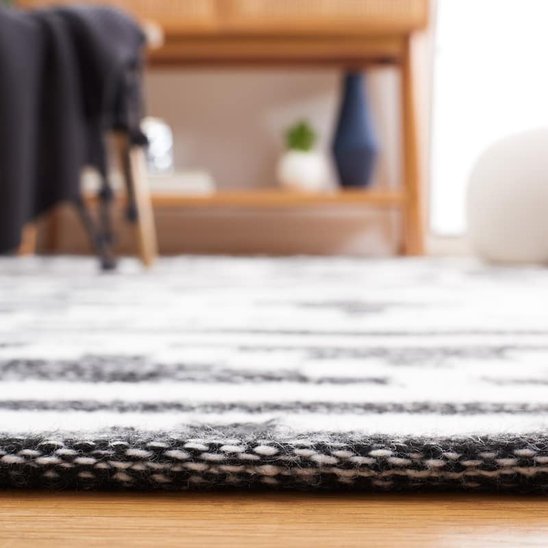 SAFAVIEH Handmade Kilim Tylaj Boho Tribal Rug