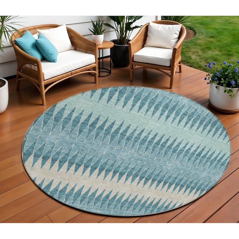 HomeRoots Striped Transitional Rectangle Outdoor Rug - 8' Round