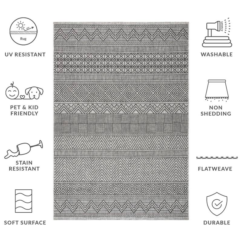 SAFAVIEH Courtyard Rozenn Indoor/ Outdoor Waterproof Patio Backyard Rug