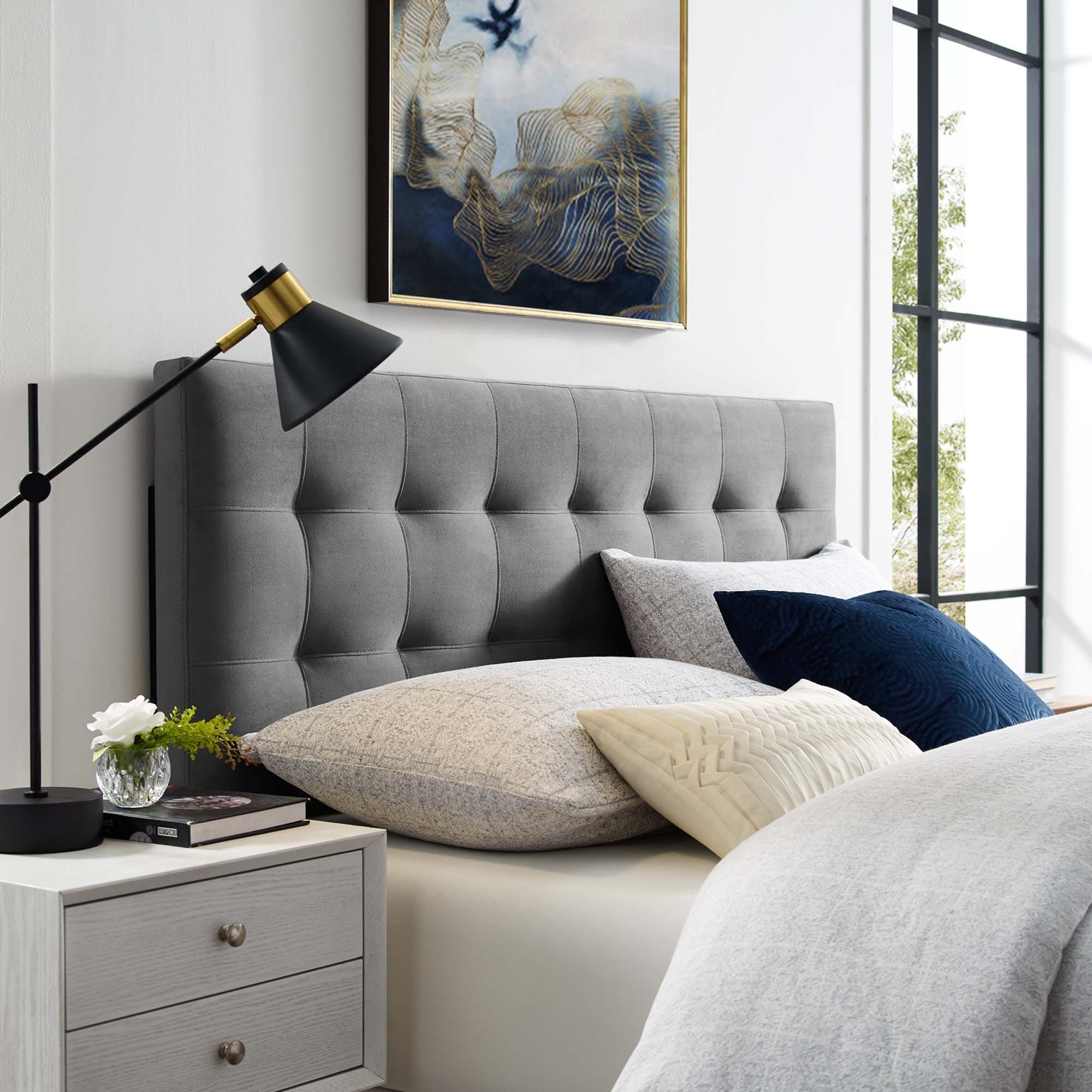 Carson Carrington Labbgard King Biscuit Tufted Velvet Headboard