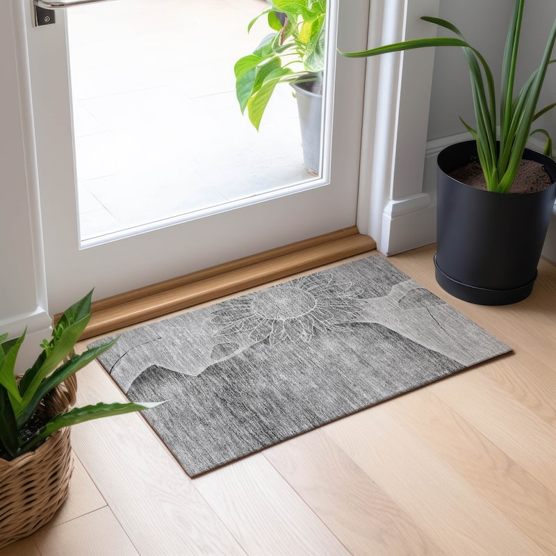 Machine Washable Indoor/ Outdoor Chantille Modern Sunflower Rug - Gray - 1'8" x 2'6"