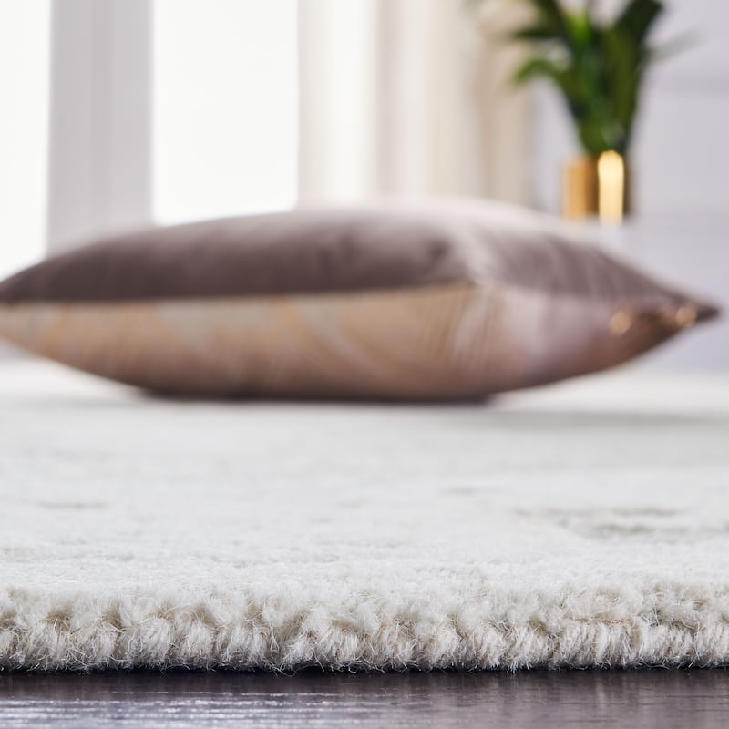 SAFAVIEH Handmade Micro-Loop Gerhild Medallion Wool Rug