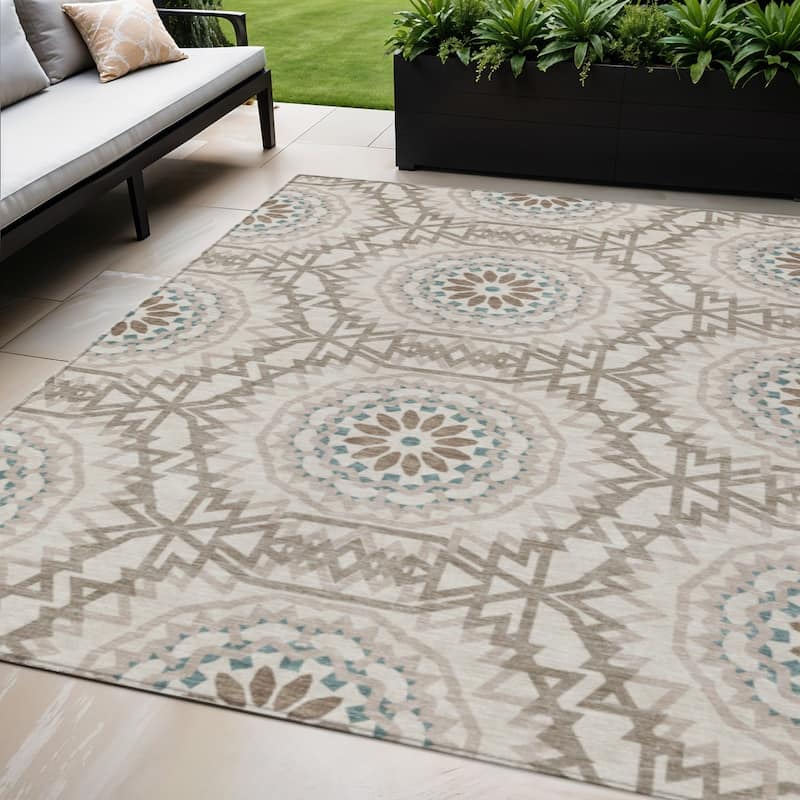 HomeRoots Floral Medallion Transitional Rectangle Outdoor Rug - 5' X 8'