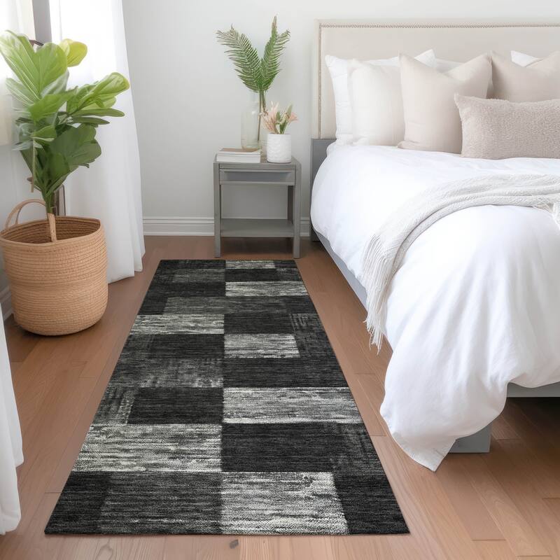 Machine Washable Indoor/ Outdoor Checker Chantille Rug - Black - 2'3" x 7'6"