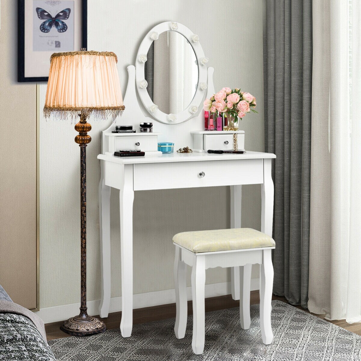 dressing table with bulbs