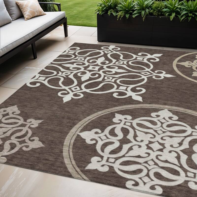 HomeRoots Floral Medallion Transitional Rectangle Outdoor Rug - 5' X 8'
