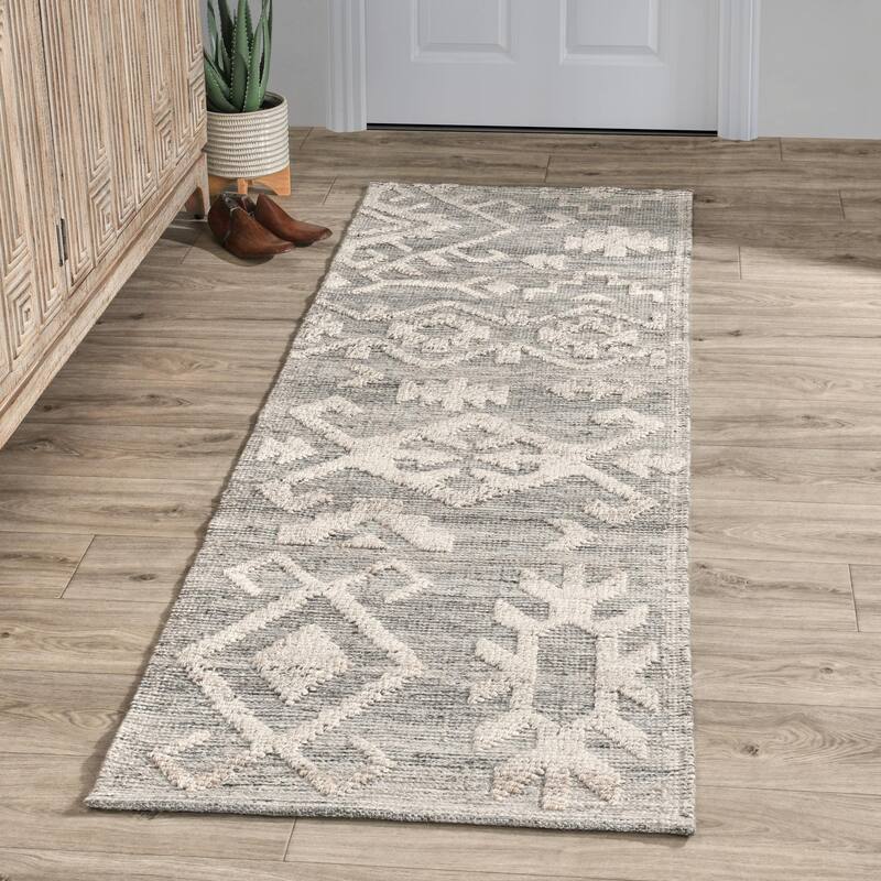 Hoeft Indoor Outdoor Handwoven Gray Multi Area Rug by Kosas Home - 2.6' x 8'