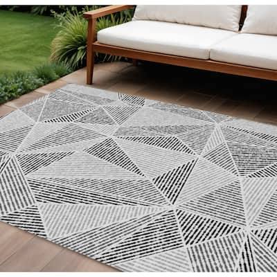HomeRoots Geometric Transitional Rectangle Outdoor Rug