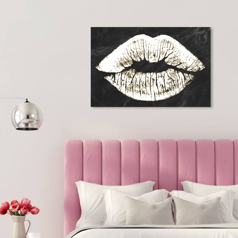 Wynwood Studio Fashion and Glam Solid Kiss Onyx Gold Line White and Glam Wall Art Canvas Print - 20 x 30