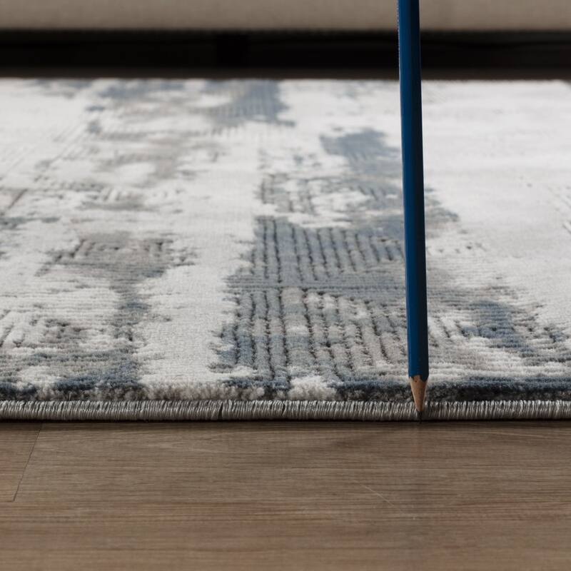 Gray 5 ft. 3 in. x 7 ft. 3 in. Luxury Area Rug, 0.43 Pile Height – Sophisticated Warmth for Any Room - 6' x 7'