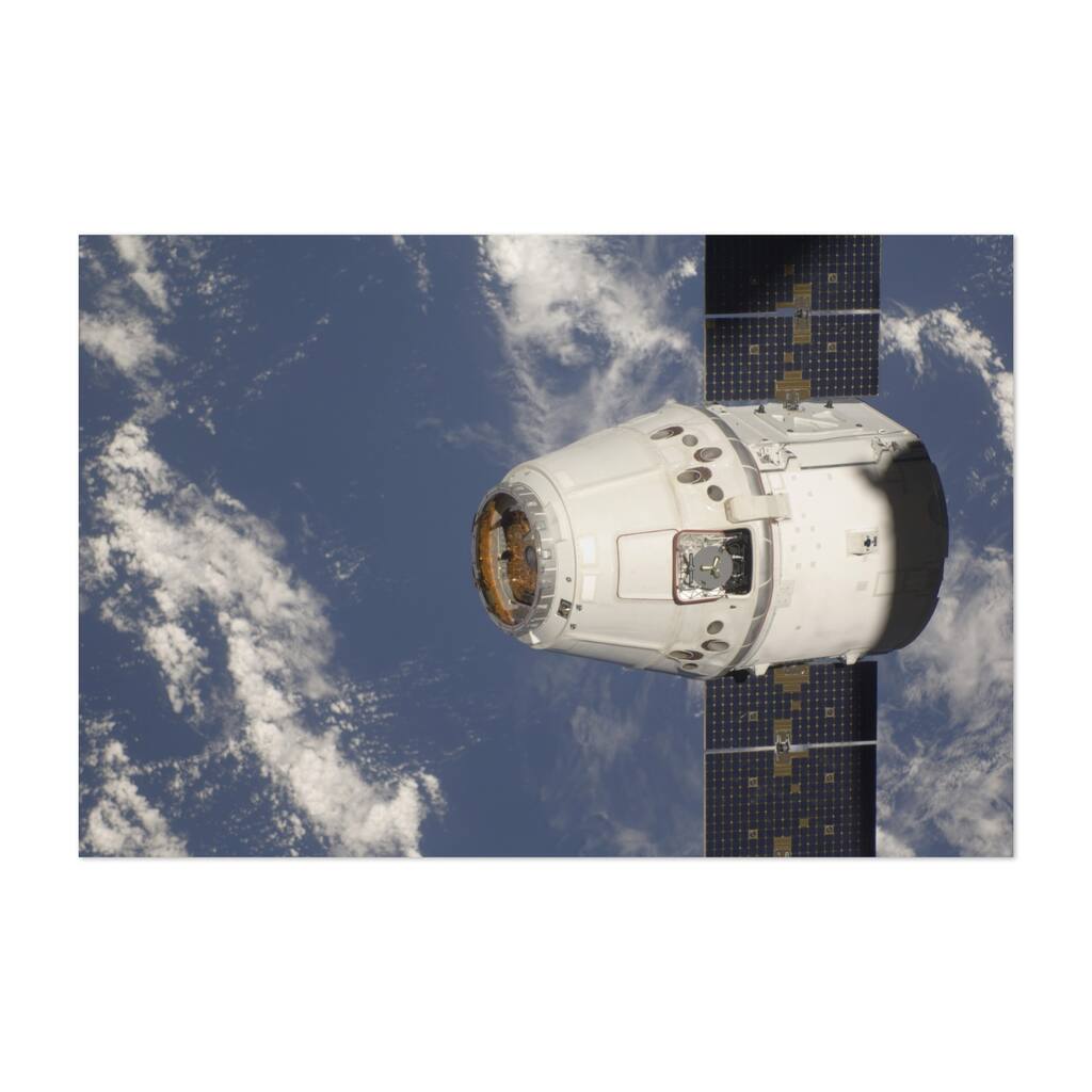The SpaceX Dragon commercial cargo craft Photography Art Print/Poster