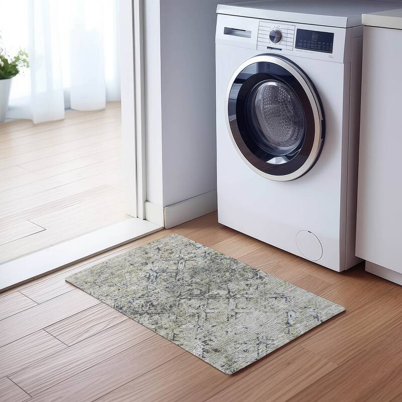 Machine Washable Indoor/ Outdoor Chantille Diamonds Distressed Rug
