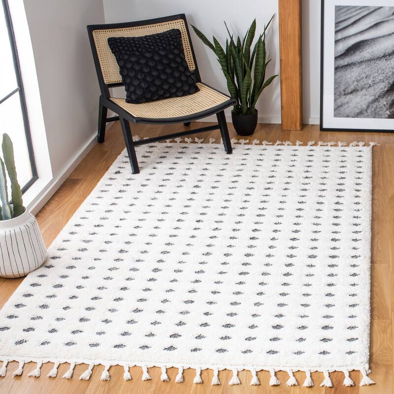 SAFAVIEH Moroccan Tassel Shag Ardis 2-inch Thick Rug - 4' x 6' - Ivory/Grey