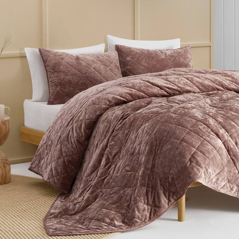 Wonderful Diamond Velvet 3 Piece Quilt Set