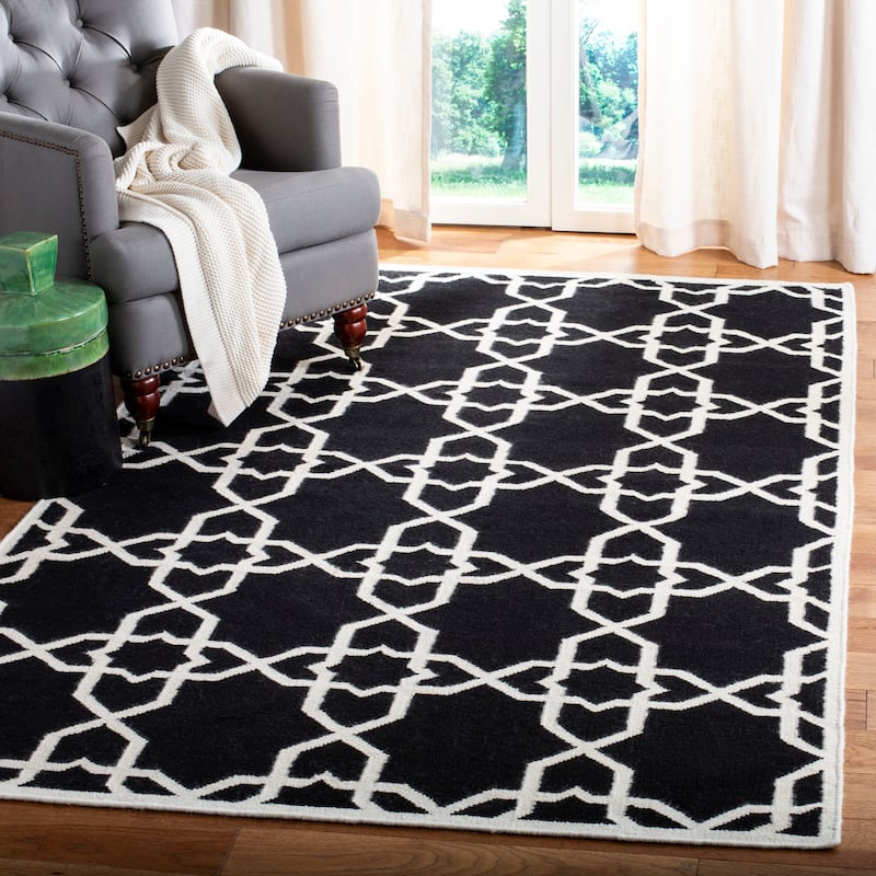SAFAVIEH Handmade Flatweave Dhurries Tjanka Modern Wool Rug - 8' x 10' - Black/Ivory