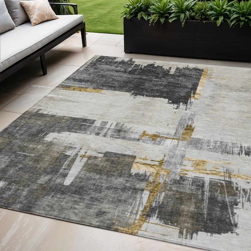 HomeRoots Abstract Traditional Rectangle Outdoor Rug - 5' X 8'