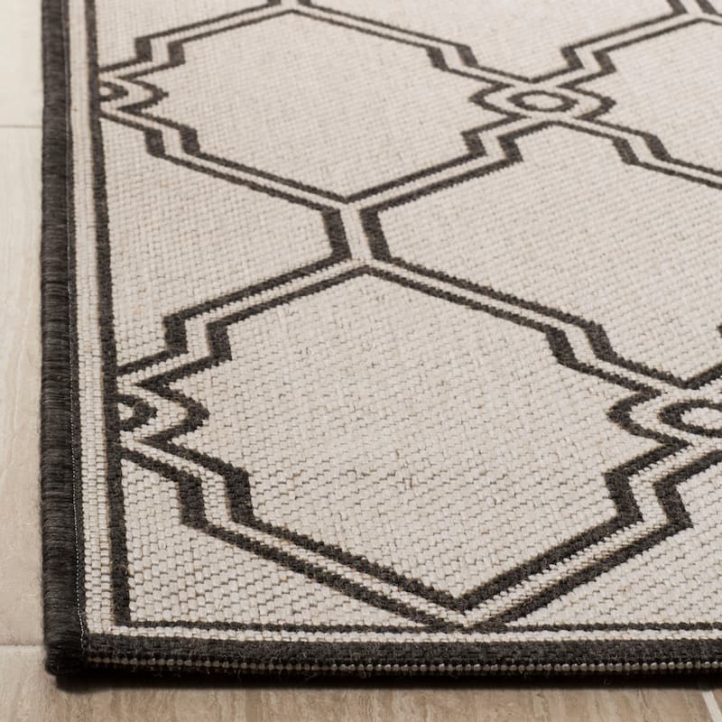 SAFAVIEH Linden Jeri Indoor/ Outdoor Waterproof Patio Backyard Rug