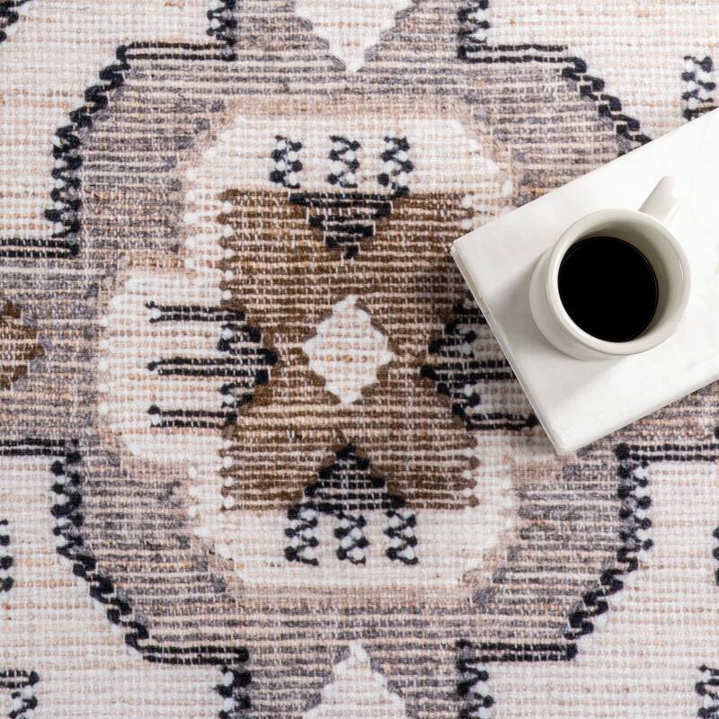 Nuloom Kalilah Medallion SplashGuard Machine Washable Area Rug