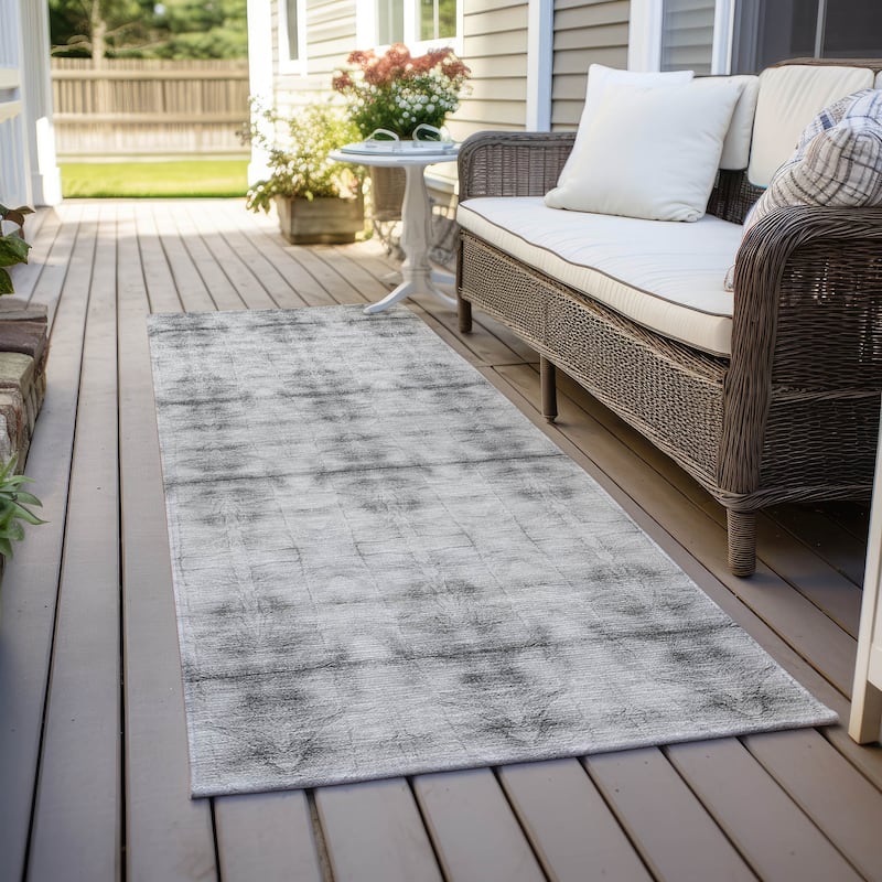 Machine Washable Indoor/ Outdoor Chantille Boho Ombre Rug - Silver - 2'3" x 7'6"