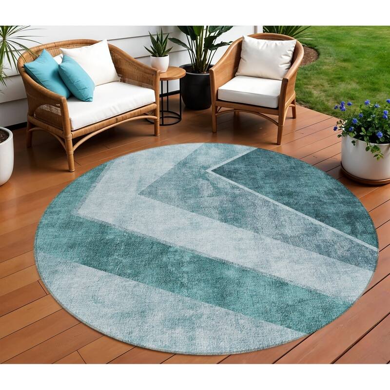 HomeRoots Geometric Transitional Rectangle Outdoor Rug - 8' Round