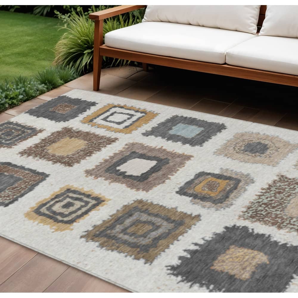 HomeRoots Geometric Transitional Rectangle Outdoor Rug