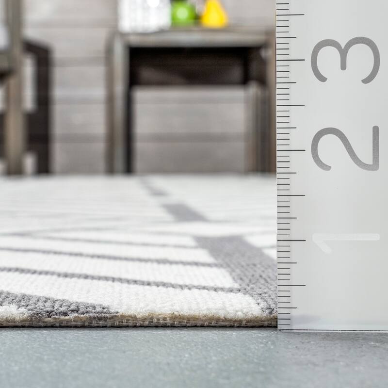 Nuloom Tiffany Contemporary Diamond Indoor/Outdoor Area Rug