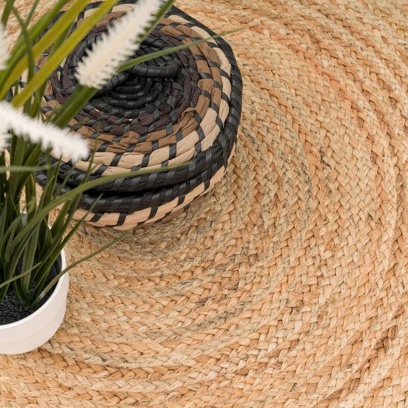 Hand-Woven Jute Rug Round with Natural Jute Fibers and Circles