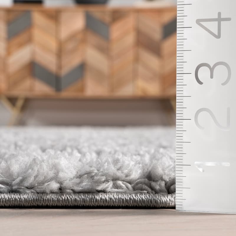 Nuloom Akia Lattice High/Low Tassel Area Rug