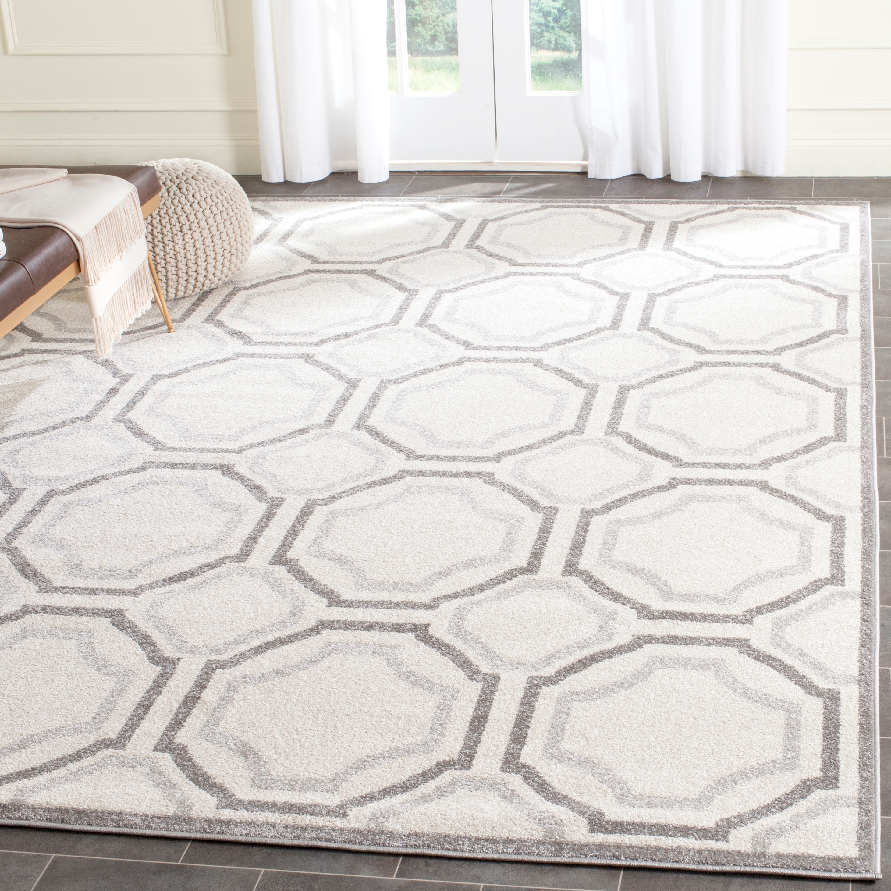 SAFAVIEH Amherst Aleksei Modern Rug