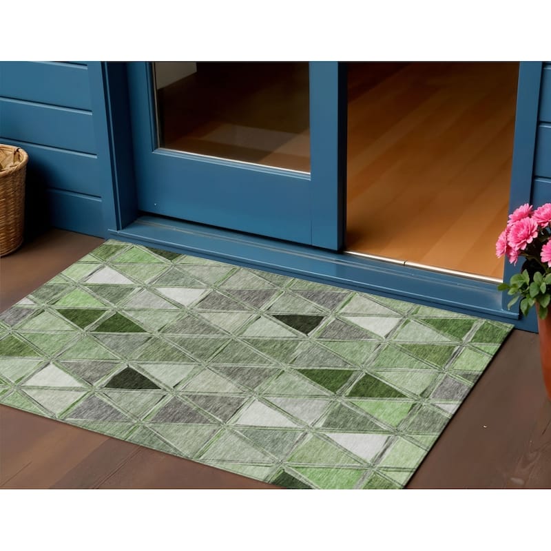 HomeRoots Geometric Transitional Rectangle Outdoor Rug - 3' x 5'
