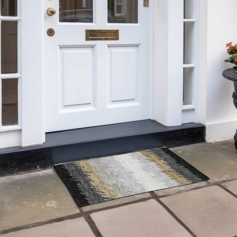 Machine Washable Indoor/ Outdoor Chantille Abstract Ombre Rug - Black - 1'8" x 2'6"
